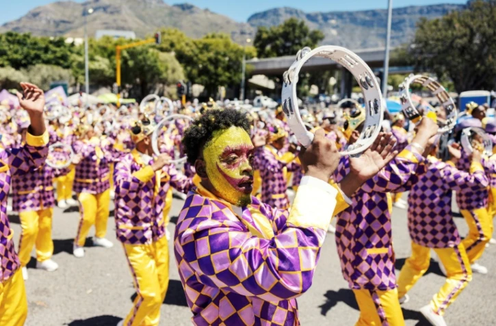 Des ménestrels participant au carnaval annuel du Cap, en Afrique du Sud, le 4 janvier 2025