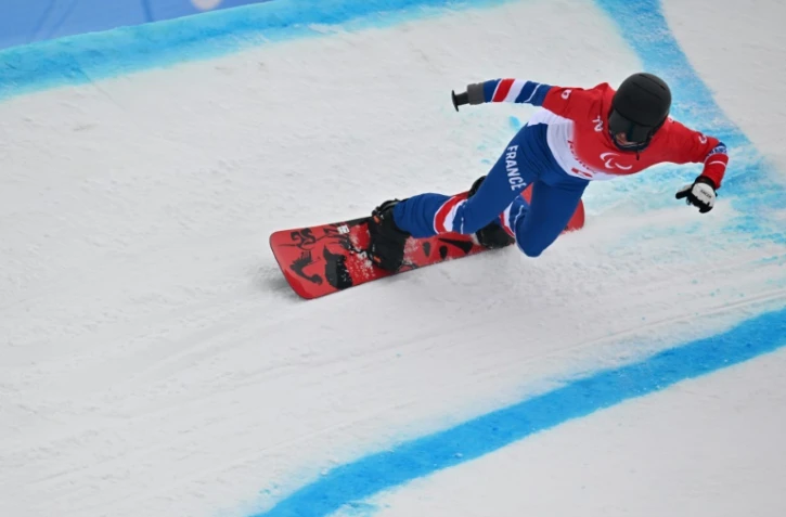 Le Français Maxime Montaggioni vainqueur du banked slalom SB-UL le 11 mars 2022 au Zhangjiakou Genting Snow Park, lors des jeux paralympiques de Pékin 2022 en Chine 