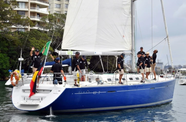 Le "Tribal Warrior" (Guerrier Tribal) et son équipage dont les membres sont tous d'origine aborigène dans le port de Sydney en Australie, le 13 décembre 2019, se prépare pour la Sydney-Hobart qui partira ce jeudi.