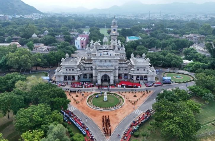 Vue aérienne prise le 15 août 2025 du bâtiment principal du Mayo College à Ajmer, en Inde