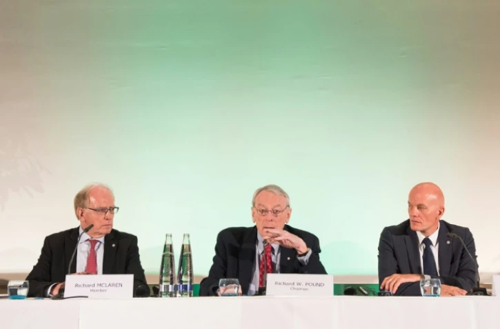 Richard McLaren (g), Dick Pound (c) et Günter Younger, lors de la présentation du 1er volet du rapport sur le dopage à Munich, le 14 janvier 2016