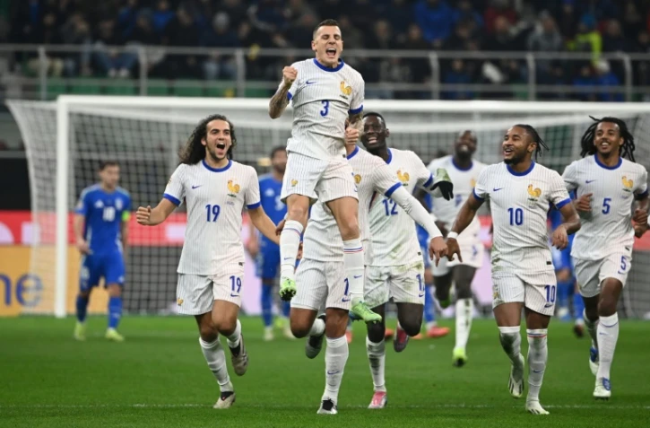 Lucas Digne célèbre le but consécutif à son coup franc direct lors de la rencontre entre la France et l'Italie, à Milan, le 17 novembre 2024