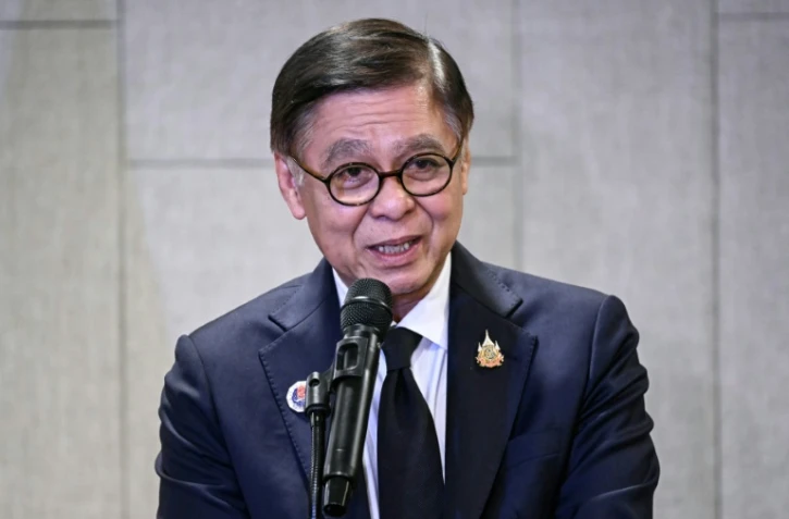 Le ministre thaïlandais des Affaires étrangères, Sihasak Phuangketkeow, lors d'une conférence de presse à Kuala Lumpur le 22 décembre 2025