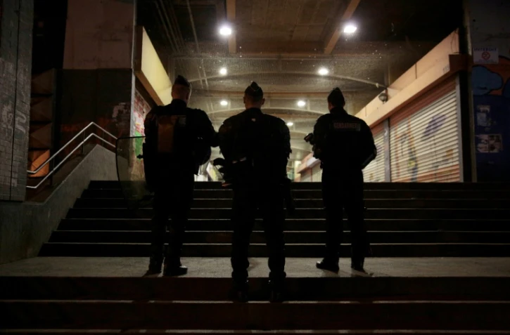 Des policiers à Aulnay-sous-Bois, près de Paris, le 7 février 2017