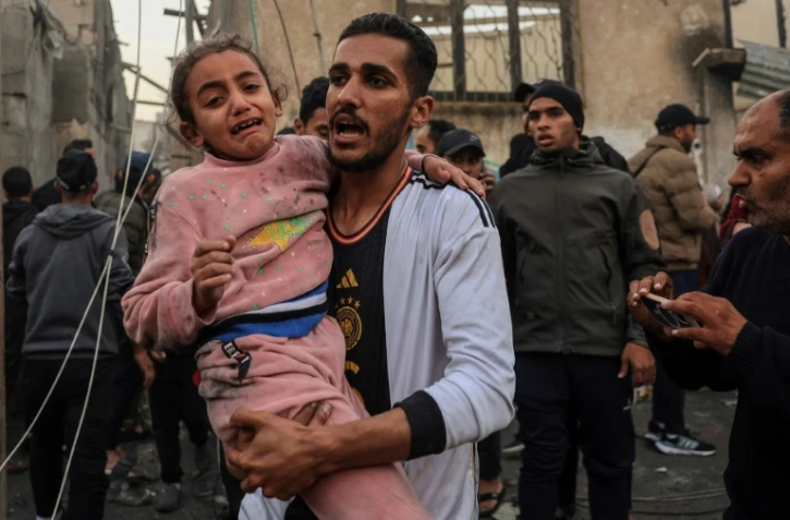 Après un bombardement israélien à Rafah, dans le sud de la bande de Gaza, le 12 décembre 2023