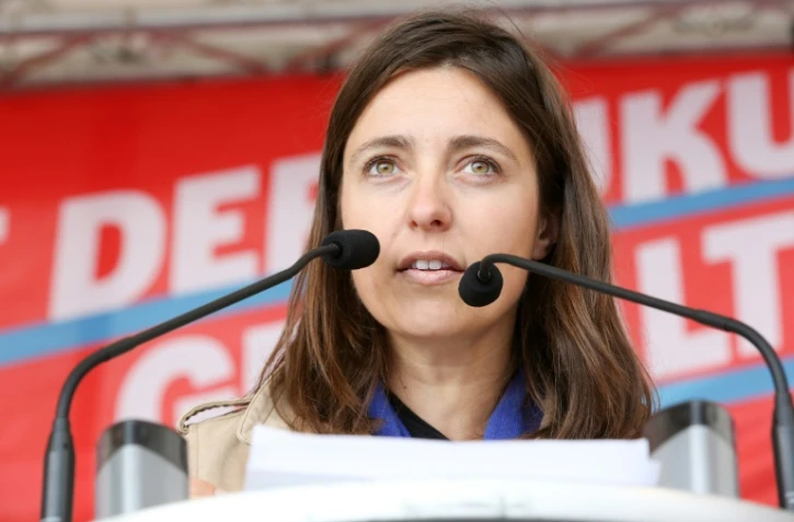 Sophie Binet de la Confédération générale du travail (CGT) lors d'un rassemblement du 1er mai des syndicats allemands, le 1er mai 2015, à Hambourg, dans le nord de l'Allemagne