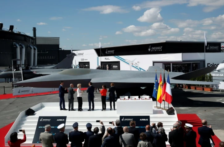 La maquette du futur avion de combat européen est dévoilée au 53e salon aéronautique du Bourget, le 17 juin 2019