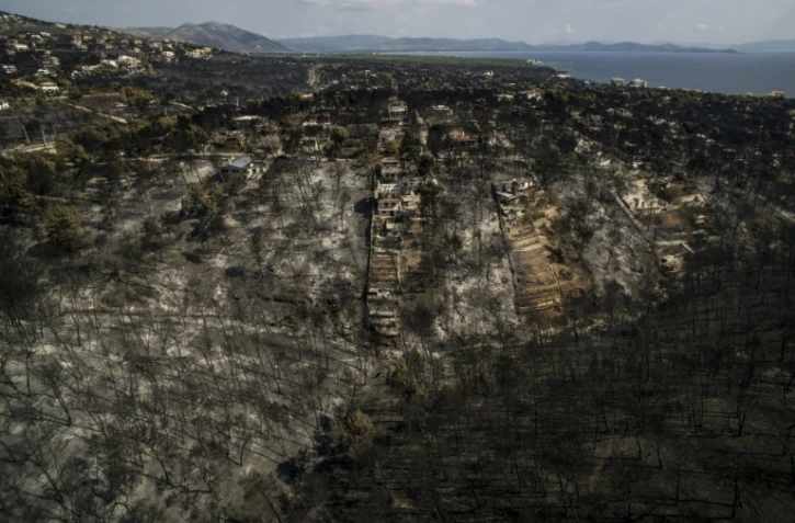Vue aérienne le 26 juillet 2018 du village de Mati, ravagé par les flammées trois jours plus tôt.