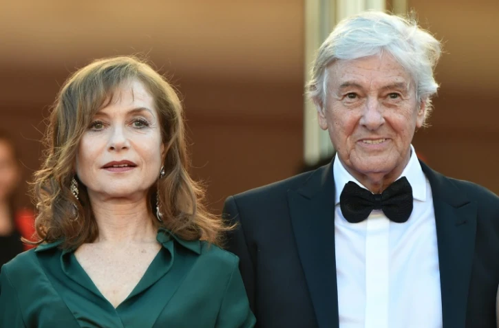 Le réalisateur néerlandais Paul Verhoeven (d) et l'actrice française Isabelle Huppert présentent le fils "Elle" au festival de Cannes, le 21 mai 2016