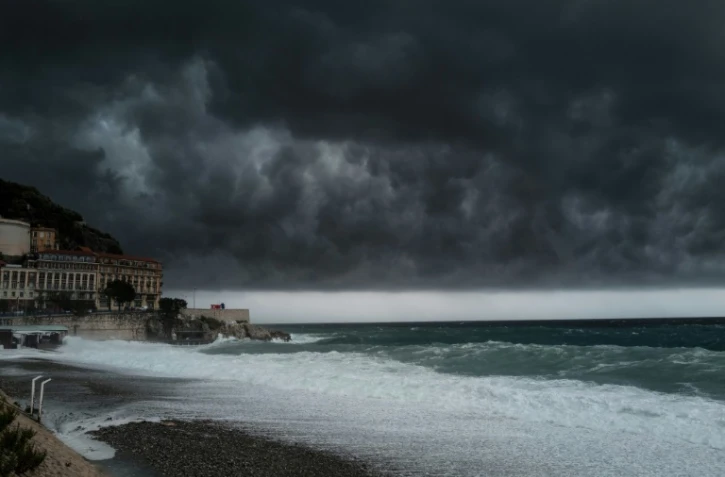 La promenade des Anglais à Nice frappée par la tempête le 2 octobre 2020