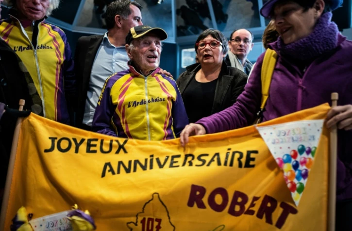 Le cycliste Robert Marchand fête ses 107 ans lors d'une petite balade à vélo en Ardèche le 26 novembre 2018