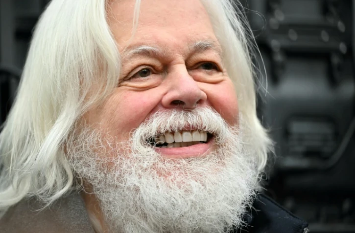 Le militant écologiste Paul Watson lors d'un point-presse sur la place de la République à Paris le 21 décembre 2024