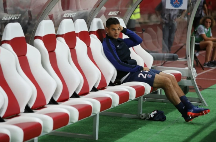 Le milieu de terrain offensif du PSG Hatem Ben Arfa sur le banc avant le match contre Monaco à Louis-II, le 28 août 216