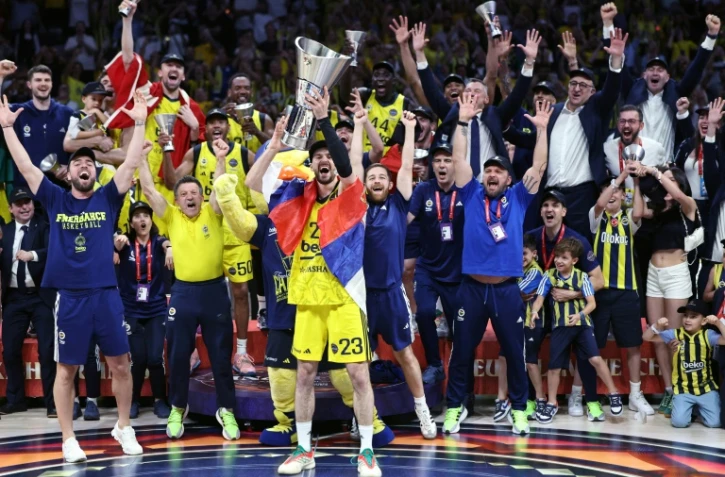 Les joueurs de Fenerbahçe, vainqueurs de l'Euroligue face à Monaco, le 25 mai 2025 à Abou Dhabi