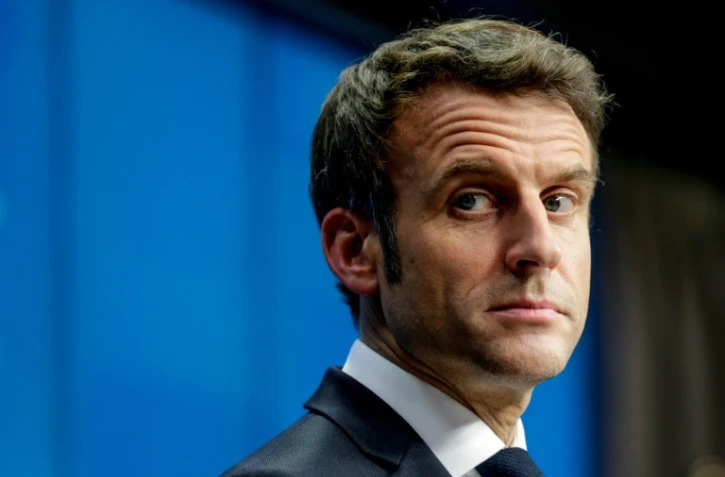 Emmanuel Macron lors d'une conférence de presse à l'issue d'une réunion spéciale du Conseil européen sur l'Ukraine à Bruxelles le 25 février 2022
