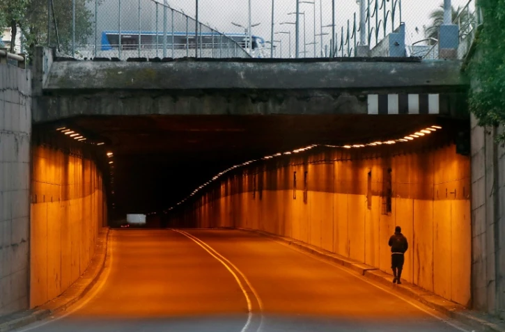 Une rue habituellement animée de Quito est vide le 10 janvier 2024, l'Équateur est en état d'urgence