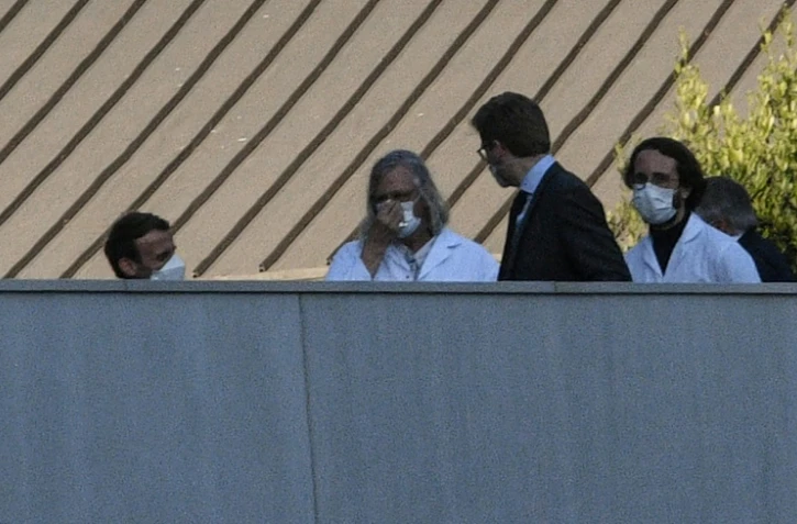 Le président Emmanuel Macron (à gauche) a rencontré le professeur Didier Raoult (2e à gauche), à Marseille le 9 avril 2020