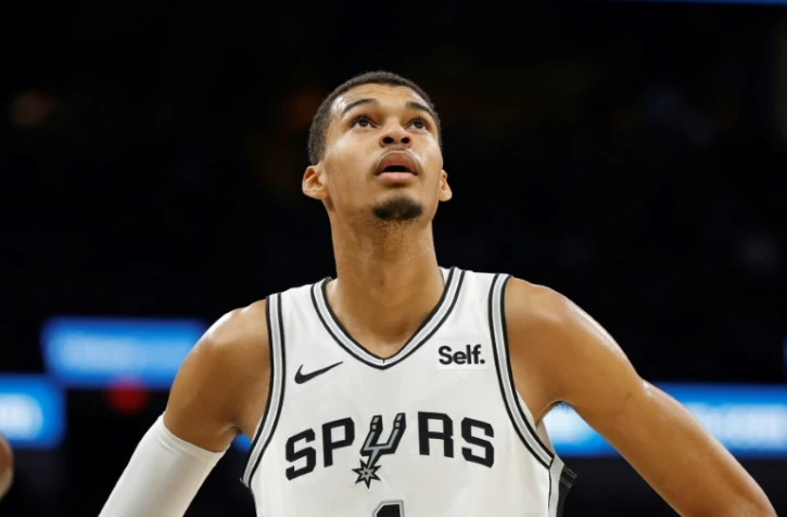 Victor Wembanyama, la star des San Antonio Spurs, contre le Miami Heat en seconde mi-temps, Ă San Antonio, le 12 novembre 2023