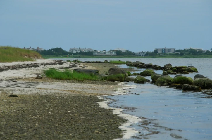 L'érosion côtière due au réchauffement climatique est en train de grignoter la petite réserve de 320 hectares de la tribu amérindienne Shinnecock dans les Hamptons de Long Islande, au nord de New York