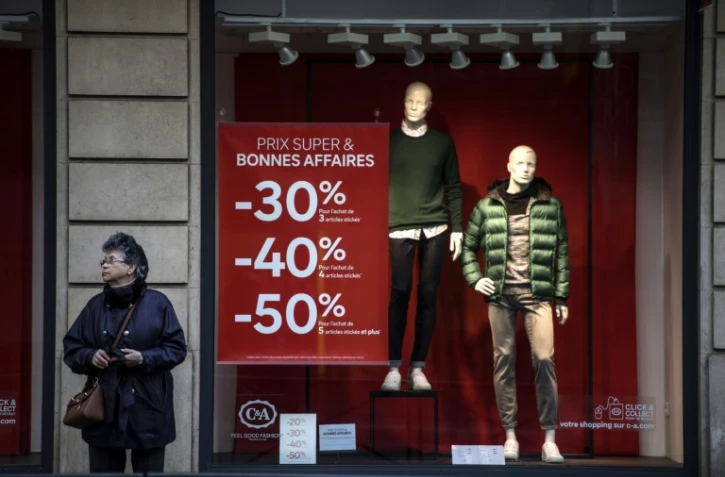 Annonce de soldes à Paris le 8 janvier 2019