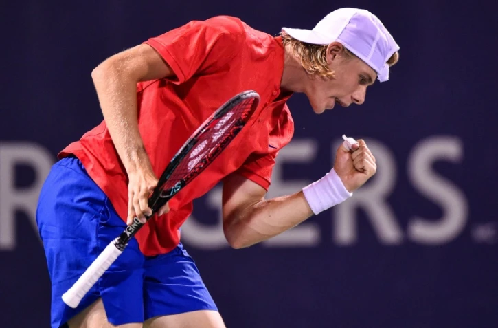 Le jeune Canadien, Denis Shapovalov, pendant son match victorieux contre Rafael Nadal, à Montréal, le 10 août 2017