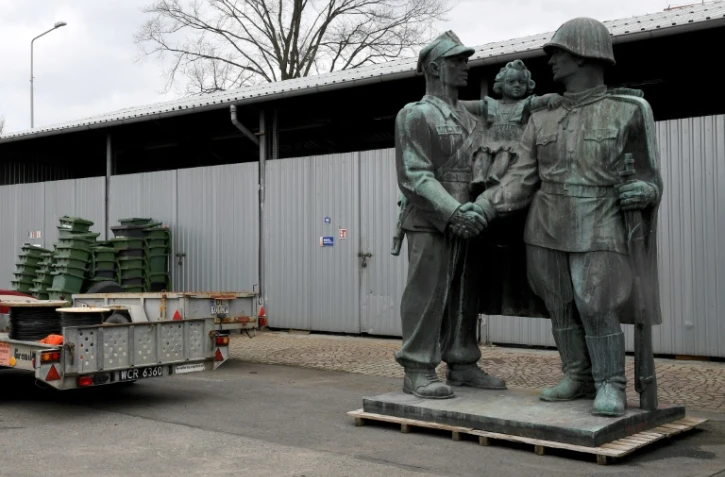 Un monument à la gloire des soldats de l'Armée rouge dans un entrepôt municipal de la ville de Legnica, le 24 mars 2018 en Pologne