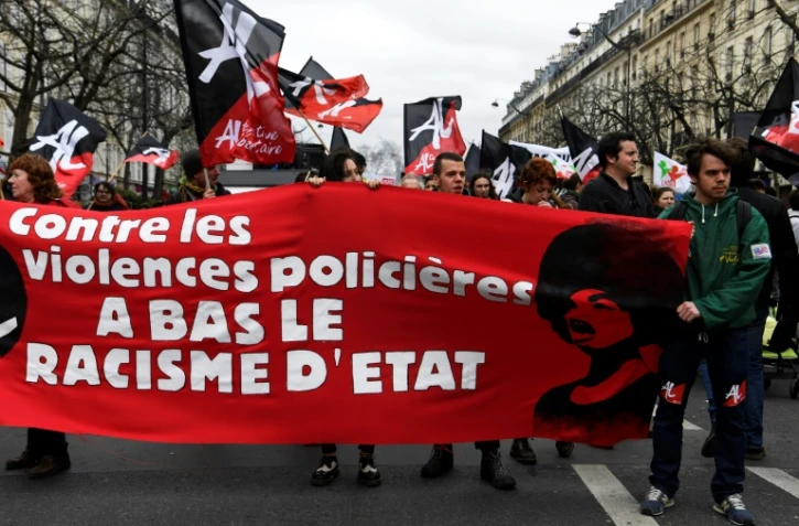 Quelques milliers de personnes manifestent à Paris contre les violences policières le 19 mars 2017 
