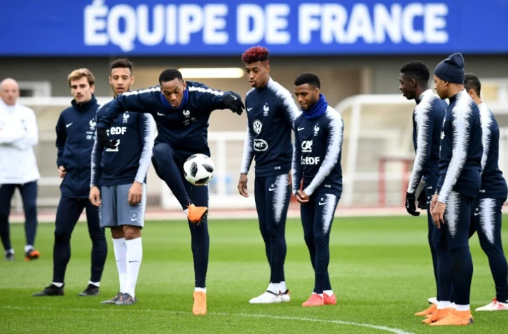 L'attaquant français Anthony Martial (c) lors d'un entraînement des Bleus, le 25 mars 2018 à Clairefontaine
