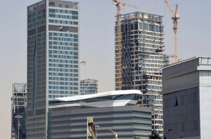 Un chantier de tours en cours de construction le 9 mars 2016 dans le quartier des affaires de Ryad, en Arabie saoudite, dont certaines sont construites par le géant saoudien du BTP Saudi Oger
