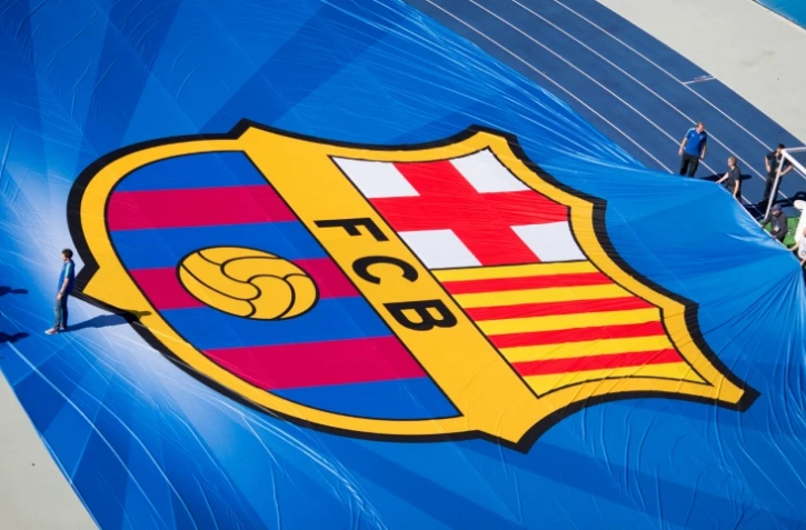 La tournée de pré-saison du FC Barcelone aux États-Unis a débuté avec une polémique: l'équipe féminine du club, du voyage pour la première fois aux côtés de l'équipe masculine, voyageait en classe économique tandis que les hommes avaient droit à la classe affaires