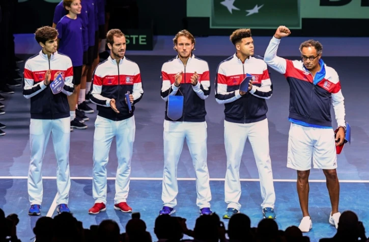 Le capitaine Yannick Noah avec (de g Ă dr.): Pierre-Hugues Herbert, Richard Gasquet, Lucas Pouille, Jo-Wilfried Tsonga avant la finale de la Coupe Davis 2017 contre la Belgique Ă Lille, le 24 novembre