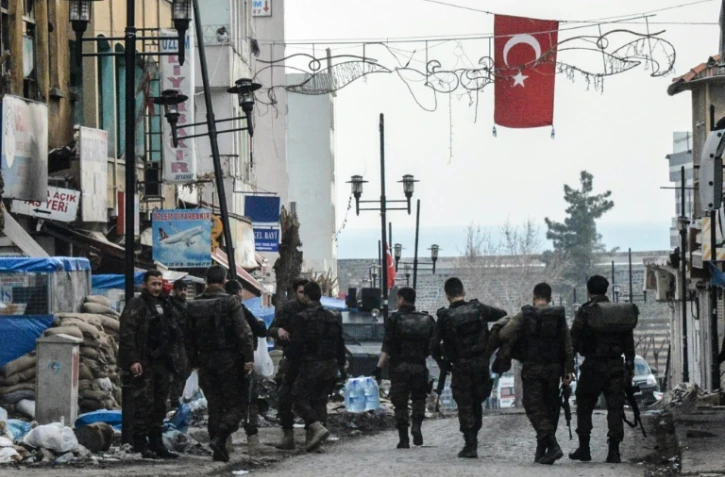 Des soldats turcs dans les rue de Diyarbakir, le chef-lieu du sud-est de la Turquie, le 26 février 2016