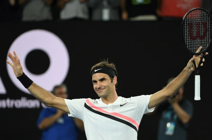 Le Suisse Roger Federer savoure sa victoire face au Tchèque Tomas Berdych en quarts de finale de l'Open d'Australie, le 24 janvier 2018 à Melbourne