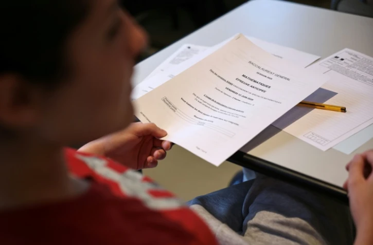 Un élève passe l'épreuve anticipée de mathématiques au baccalauréat, le 12 juin 2026, à Paris