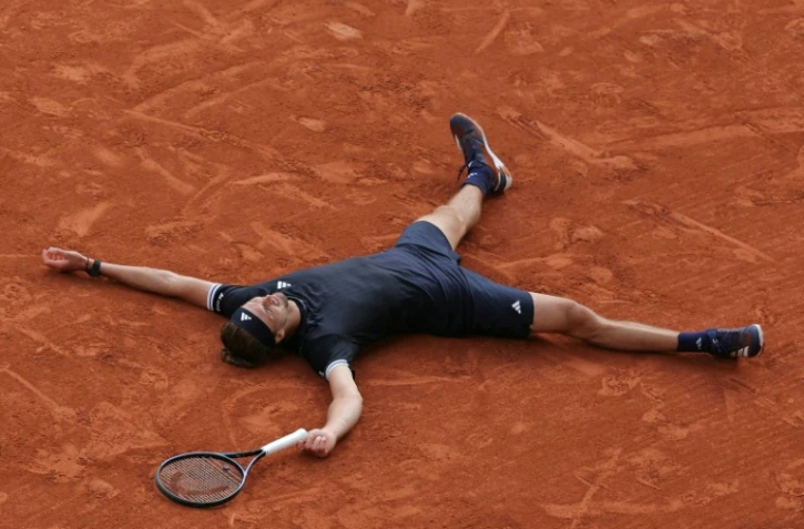 L'Allemand Alexander Zverev, N.3 mondial, les bras en croix alors qu'il vient remporter le titre Ă Roland-Garros le 7 juin 2026 Ă Paris