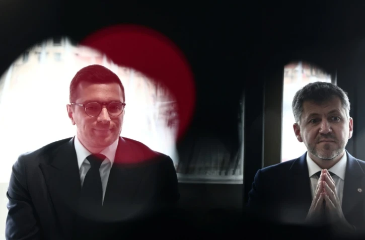 Le président du Rassemblement national Jordan Bardella, à gauche, avec à sa droite le candidat RN à la mairie de Marseille Franck Allisio, le 6 mars 2025, à Marseille