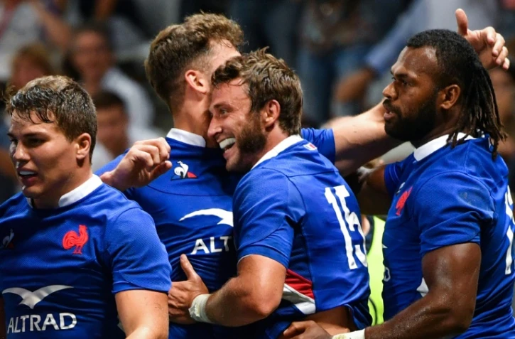 Le joueur du XV de France Maxime Machenaud (c) auteur d'un essai lors du match face à l'Ecosse à Nice en préparation au Mondial le 17 août 2019