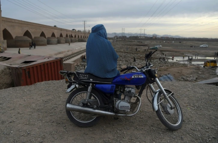 Les autorités talibanes de la ville d'Hérat, dans l'ouest de l'Afghanistan, ont interdit aux hommes et femmes de manger ensemble au restaurant