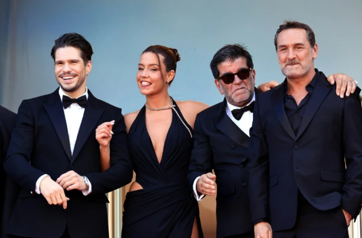 De gauche à droite l'acteur François Civil, l'actrice Adèle Exarchopoulos, le producteur Alain Attal et le réalisateur Gilles Lellouche, au festival de Cannes, dans les Alpes-Maritimes, le 23 mai 2024