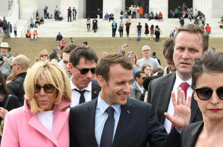 Emmanuel Macron et son épouse Brigitte après leur visite du Lincoln Memorial, à Washington le 23 avril 2018