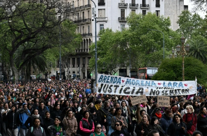 Manifestation pour la justice à Buenos Aires après un triple féminicide sordide, le 27 septembre 2025