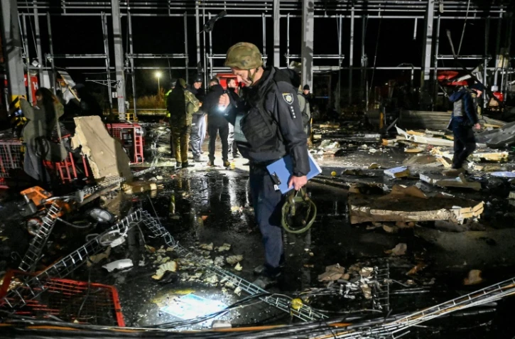 Un dépôt postal après une frappe russe à Korotitch, en Ukraine, le 21 octobre 2023