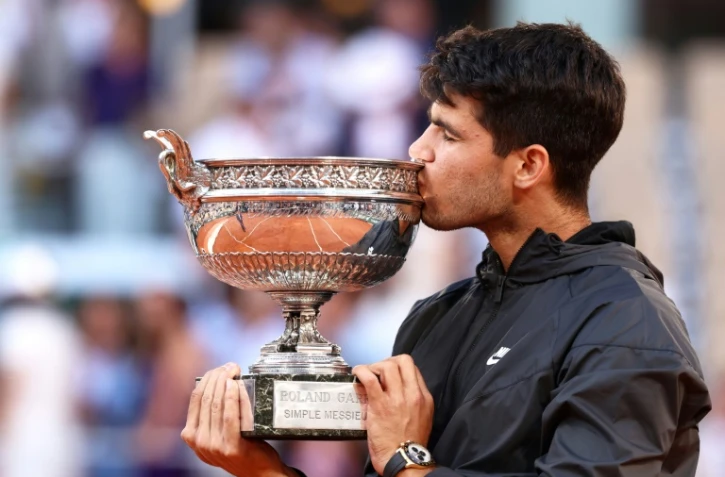 L'Espagnol Carlos Alcaraz vainqueur de Roland-Garros contre l'Allemand Alexander Zverev en finale, le 9 juin 2024 Ă Paris
