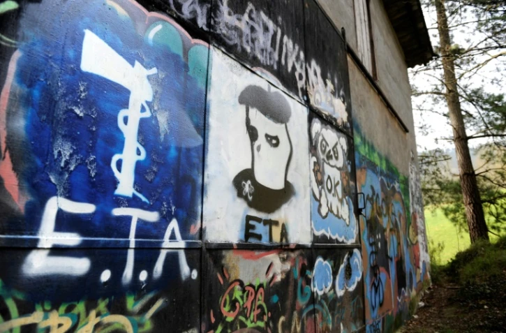 Un graffiti représentant le logo de l'ETA sur un mur dans un village du nord de l'Espagne, le 23 mars 2010
