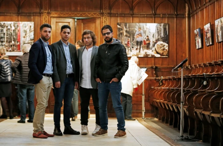 Des photographes syriens travaillant pour l'AFP (De G à D) Zakaria Abdelkafi, Baraa Al-Halabi, Ameer Alhalbi, and Karam al-Massri le 7 octobre 2017 à Bayeux