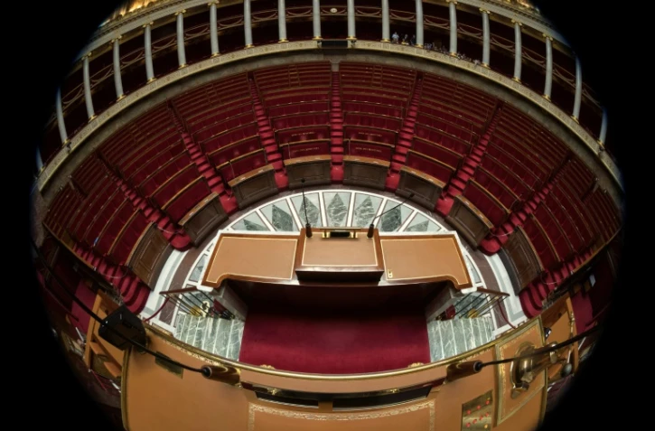 La coalition macroniste Ensemble! obtiendrait le plus de sièges à l'Assemblée nationale au terme des élections législatives, mais sans certitude d'obtenir la majorité absolue de 289 sièges, selon les premières projections