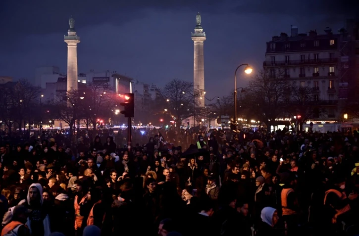 Des manifestants contre la réforme des retraites, place de la Nation à Paris le 17 décembre 2019