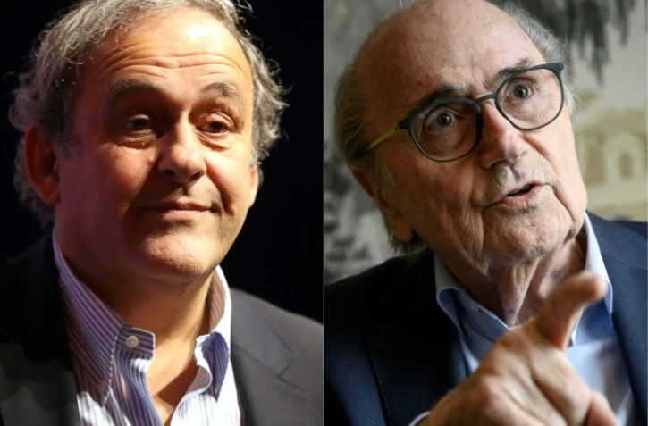 L'ancien footballeur français Michel Platini lors d'une cérémonie au musée national du sport de Nice le 22 novembre 2019, et l'ancien président de la Fifa Sepp Blatter photographié lors d'une interview avec l'AFP à Zurich le 28 mai 2019