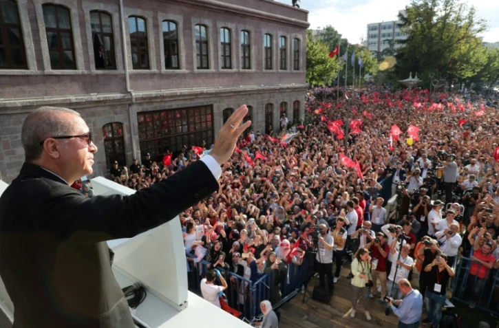 Le président turc Recep Tayyip Erdogan devant ses partisans dans la ville de Trabzon, le 12 août 2018