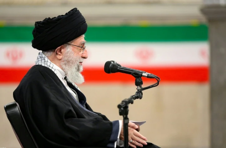 Le guide suprême iranien Ali Khamenei, sur des images diffusées par les autorités le 7 février 2021, s'exprime devant les commandants de l'armée de l'air à l'occasion du 42e anniversaire de la Révolution islamique